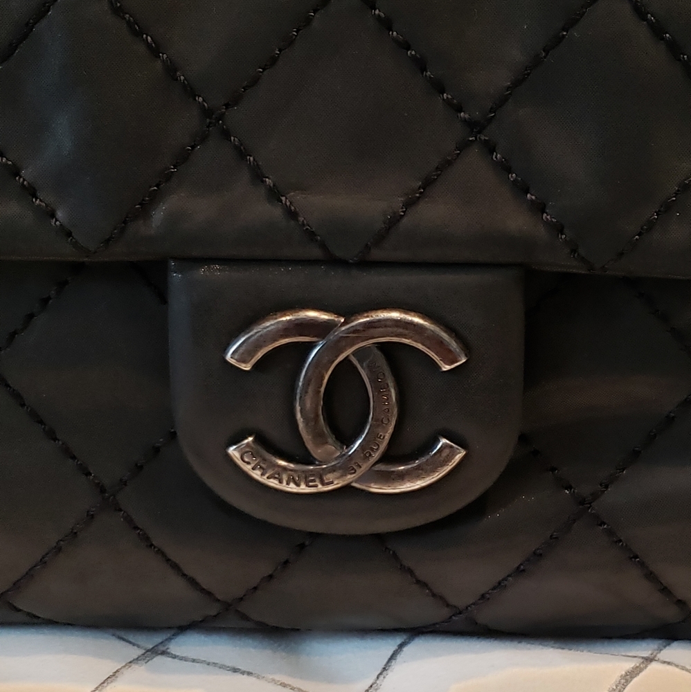 SOLD 💯% authentic C H A N E L - Picture 2 of 15